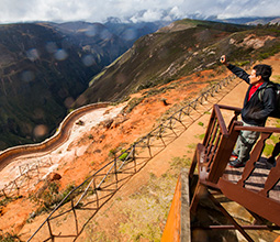 Tourists on a walk around Chachapoyas